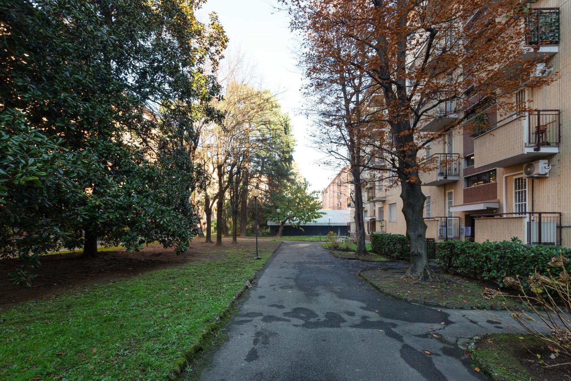 Milan-Linate Apartment With Balcony Экстерьер фото